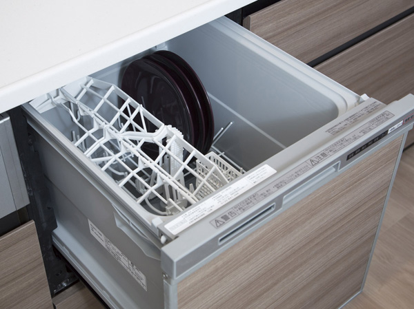 Room and equipment. The kitchen was standard equipped with a "dishwasher". Melt and float the dirt, A steam cleaning function. Is less economical use quantity of water than hand washing. (Which was taken the model room B type in September 2013, Some paid options and furniture ・ It is included furniture etc., These are not included in the sale price)