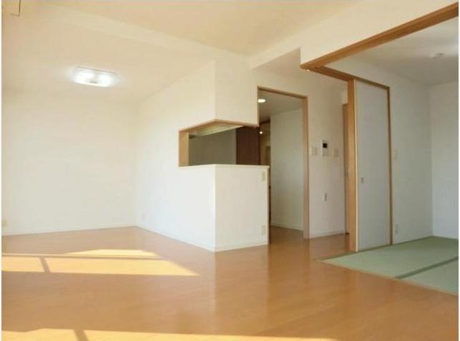 Living. Living-dining decor Japanese-style is possible corresponding to the multi-purpose.