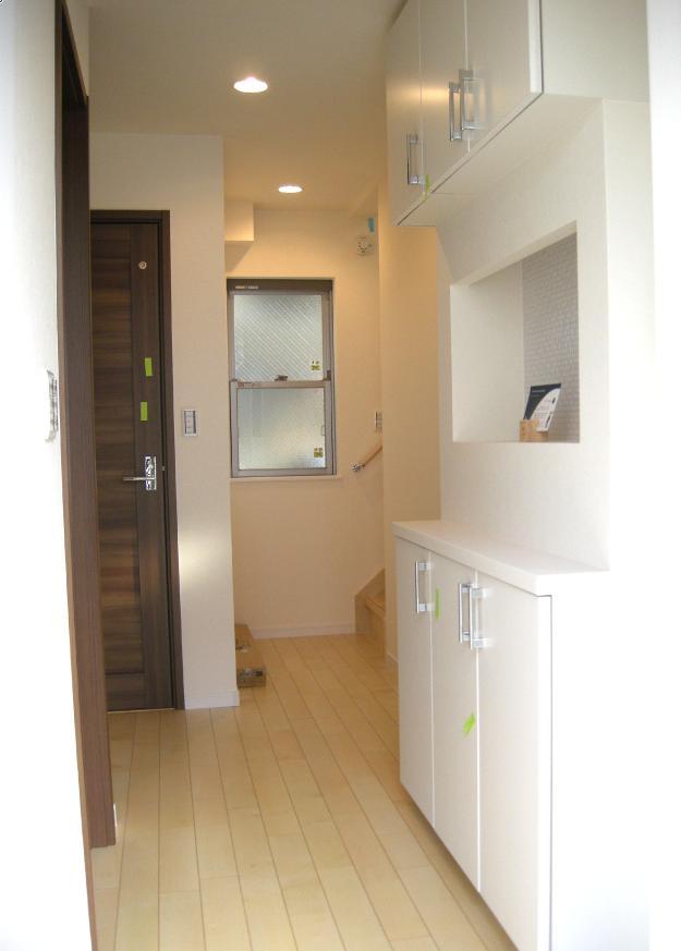 Entrance. Example of construction