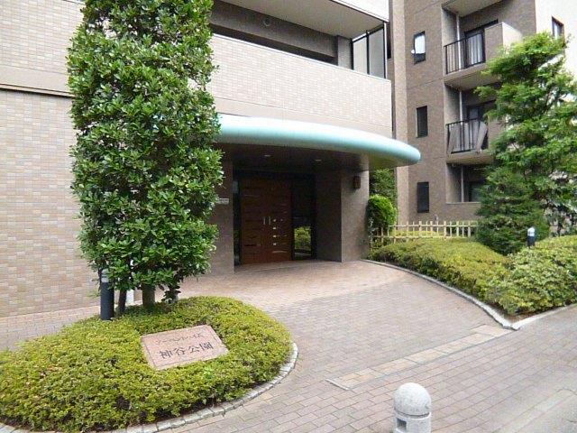 Entrance. Common areas