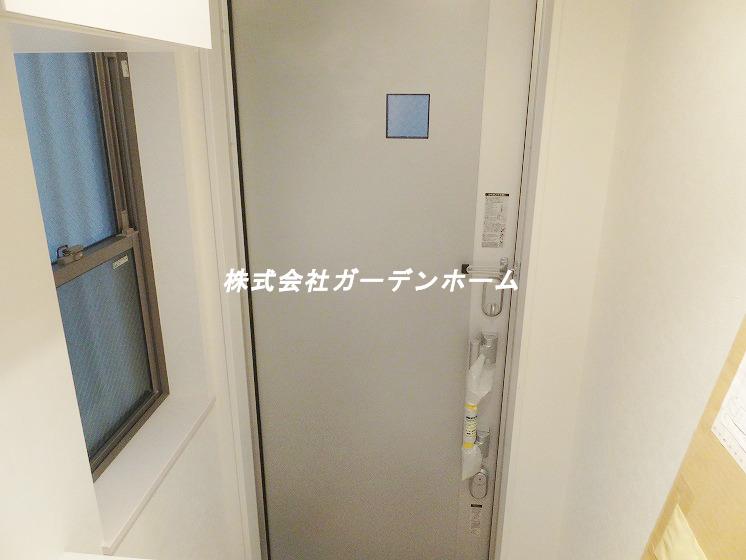 Entrance. Stylish front door welcomes everyone !! (C Building)