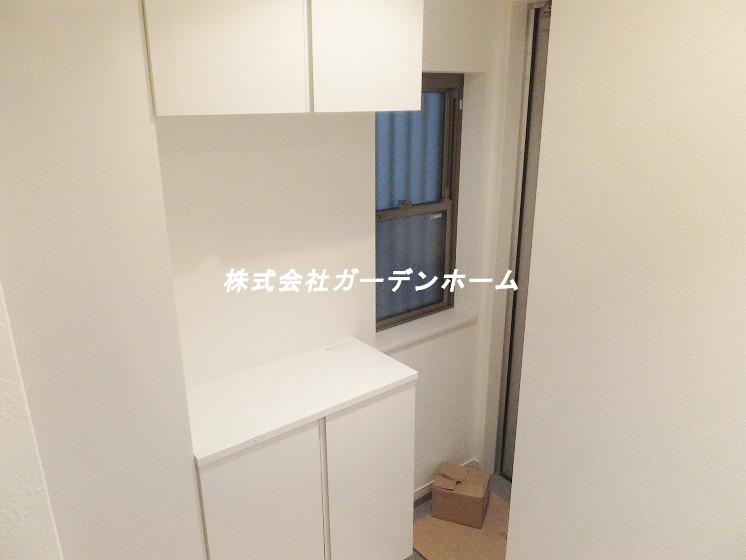 Entrance. Since the storage fill of the cupboard is not troubled in the yard of shoes !!