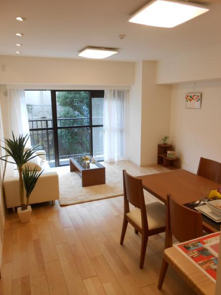 Living. ◎ sofa ・ Living with table!