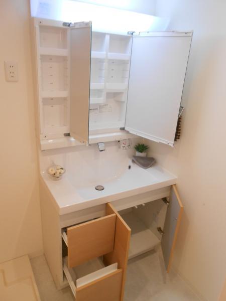 Wash basin, toilet. ◎ washbasin new exchange!