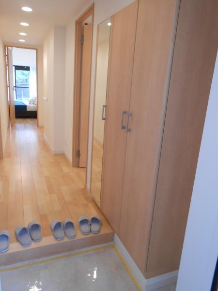 Entrance. ◎ entrance