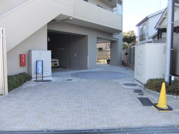 Parking lot. ◎ parking