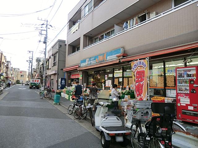 Supermarket. J & M 600m to