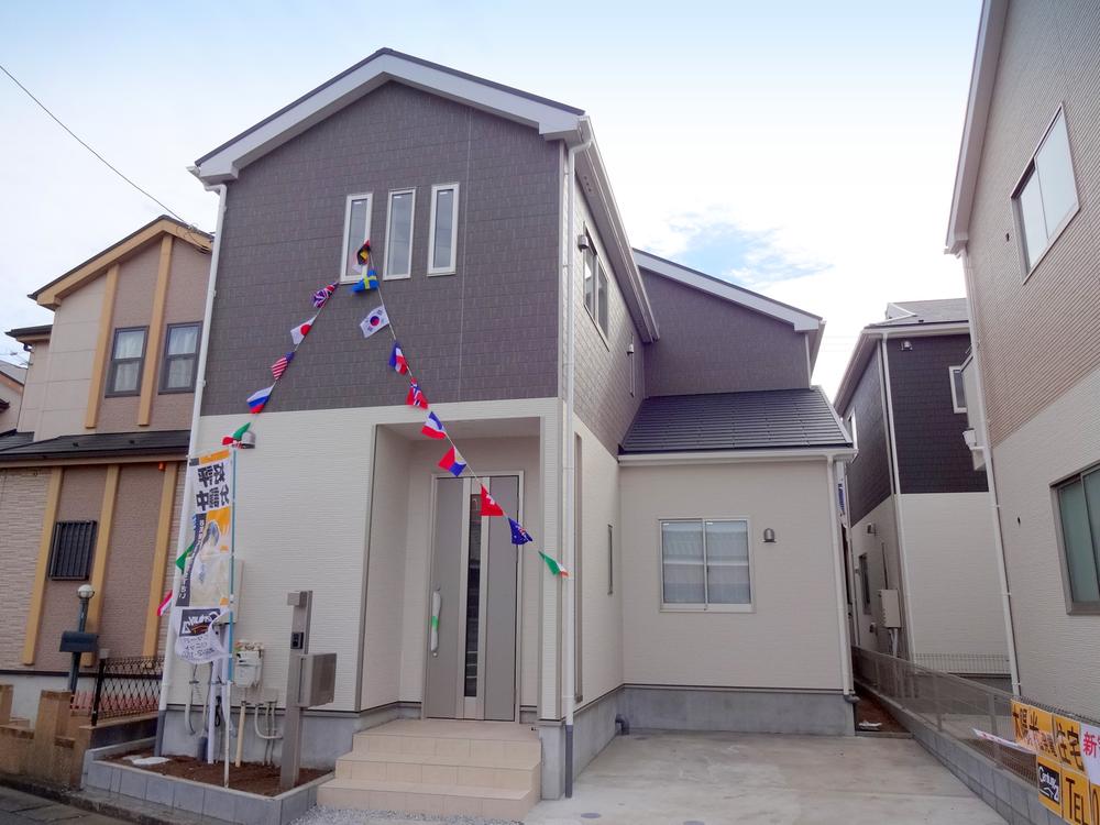 Local appearance photo. Local (12 May 2013) Shooting