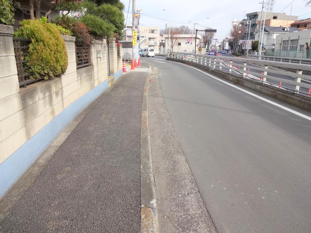 Local photos, including front road. Local (12 May 2013) Shooting