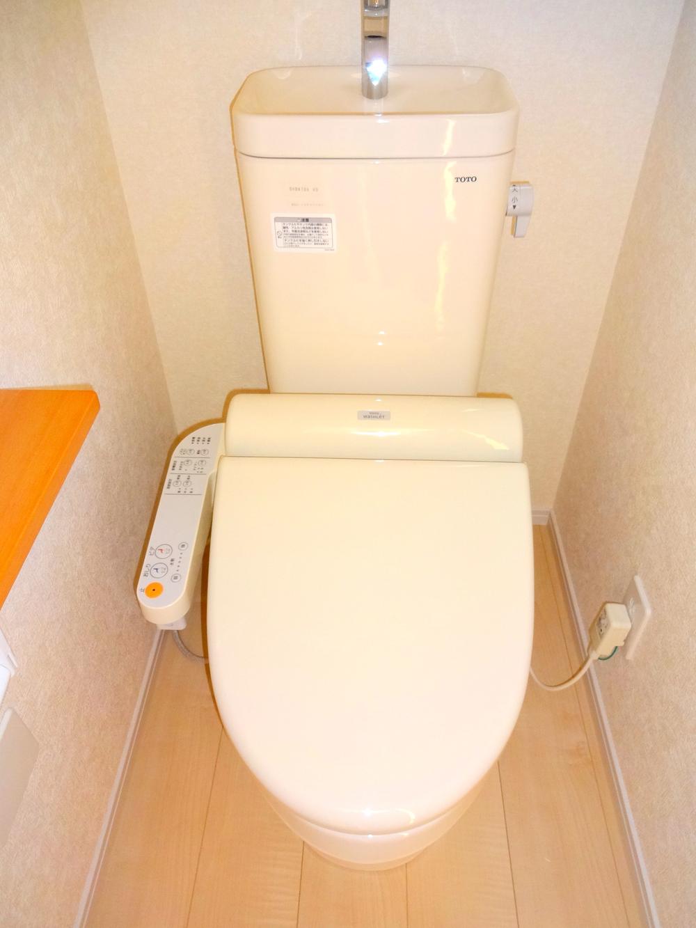 Toilet. Indoor (12 May 2013) Shooting