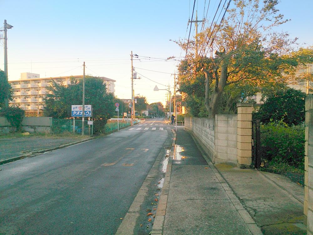 Local photos, including front road. Local (11 May 2013) Shooting