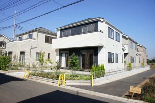 Local photos, including front road. Current skyline