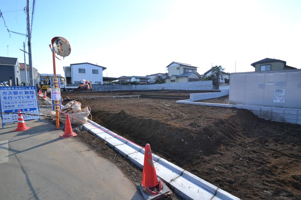 Local photos, including front road. Local (12 May 2013) Shooting