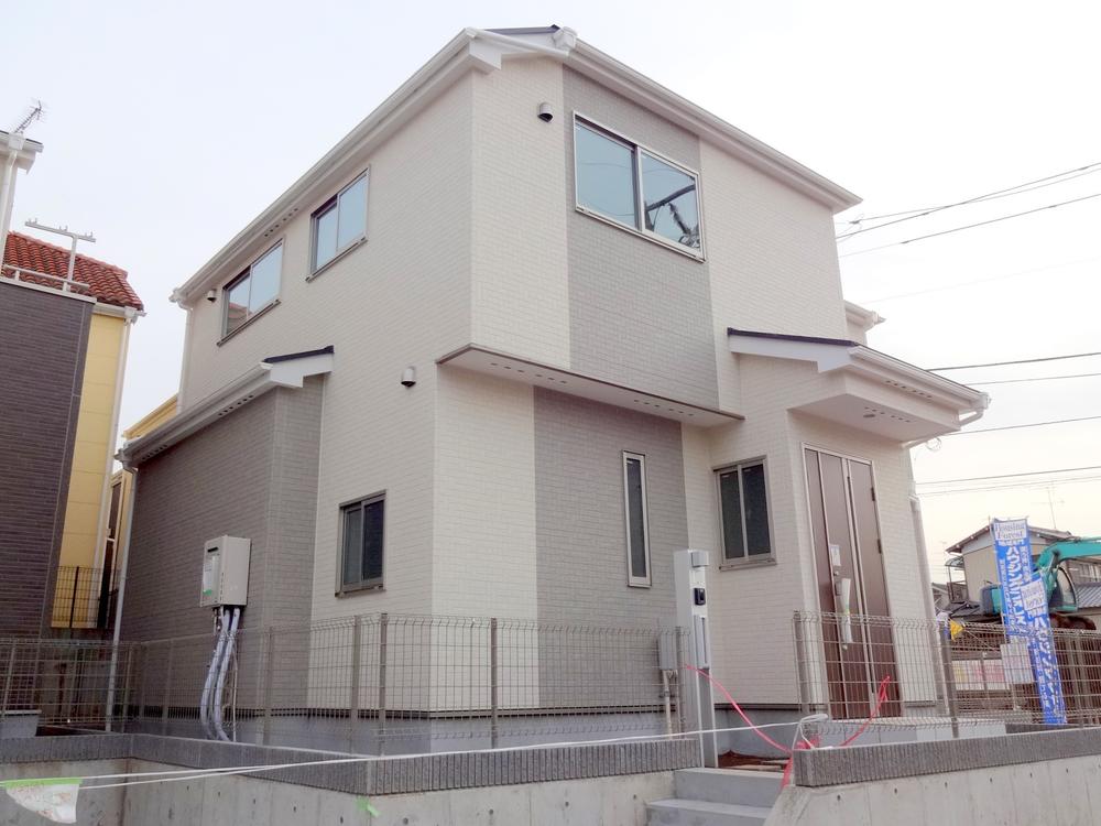 Local appearance photo. Local (10 May 2013) Shooting