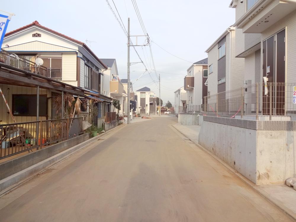 Local photos, including front road. Local (10 May 2013) Shooting