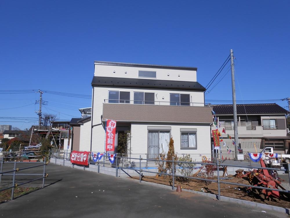 Local appearance photo. Local (11 May 2013) Shooting