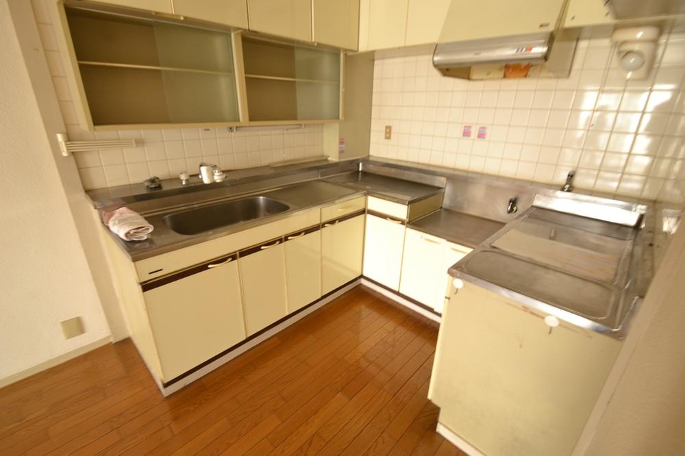 Kitchen. Indoor (09 May 2013) Shooting