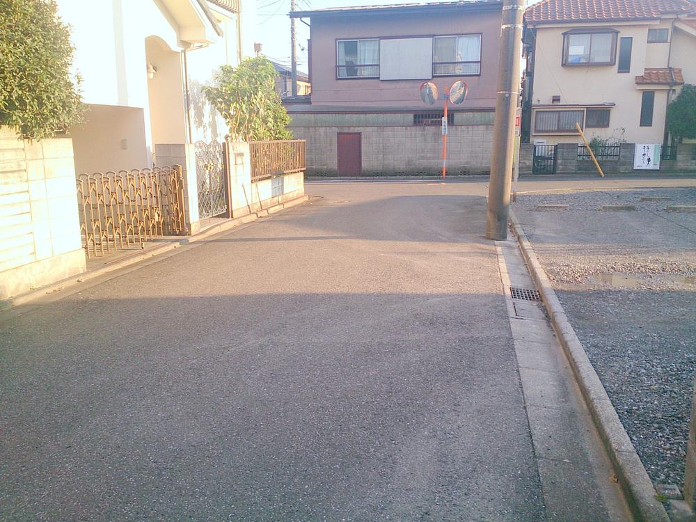 Local photos, including front road. Local (11 May 2013) Shooting