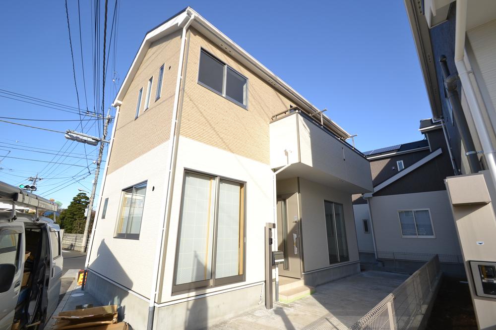 Local appearance photo. Local (12 May 2013) Shooting