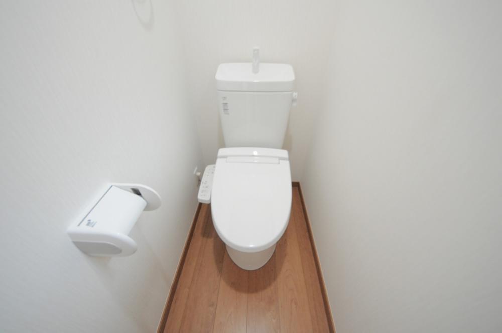 Toilet. Indoor (July 2013) Shooting