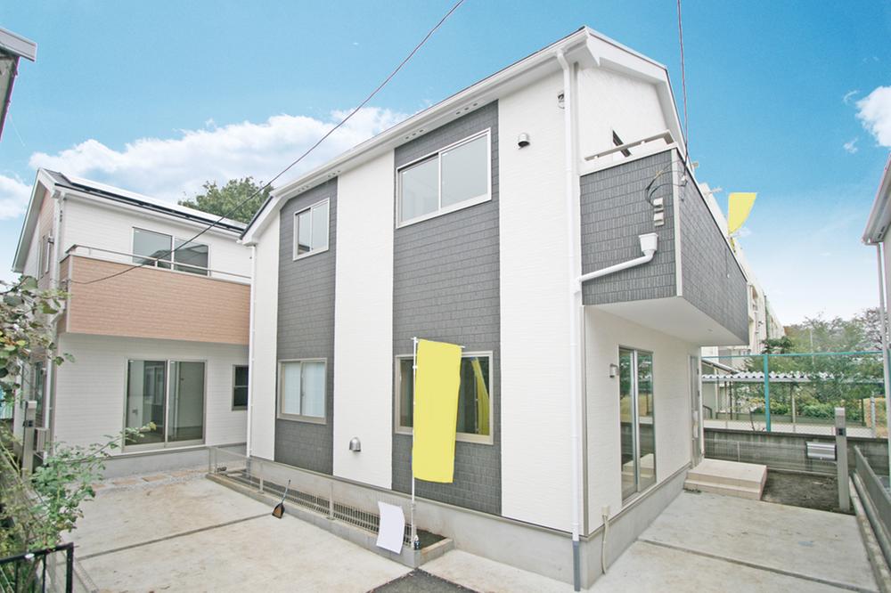 Local appearance photo. Local (11 May 2013) Shooting