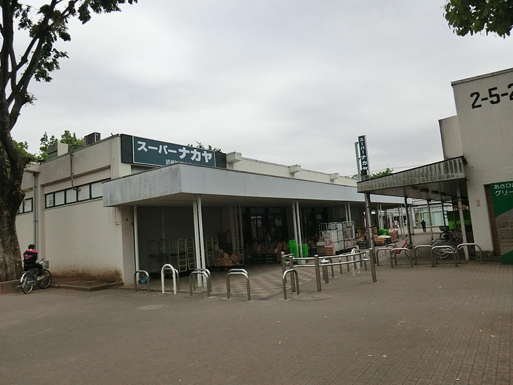 Supermarket. 820m to Super arrow in