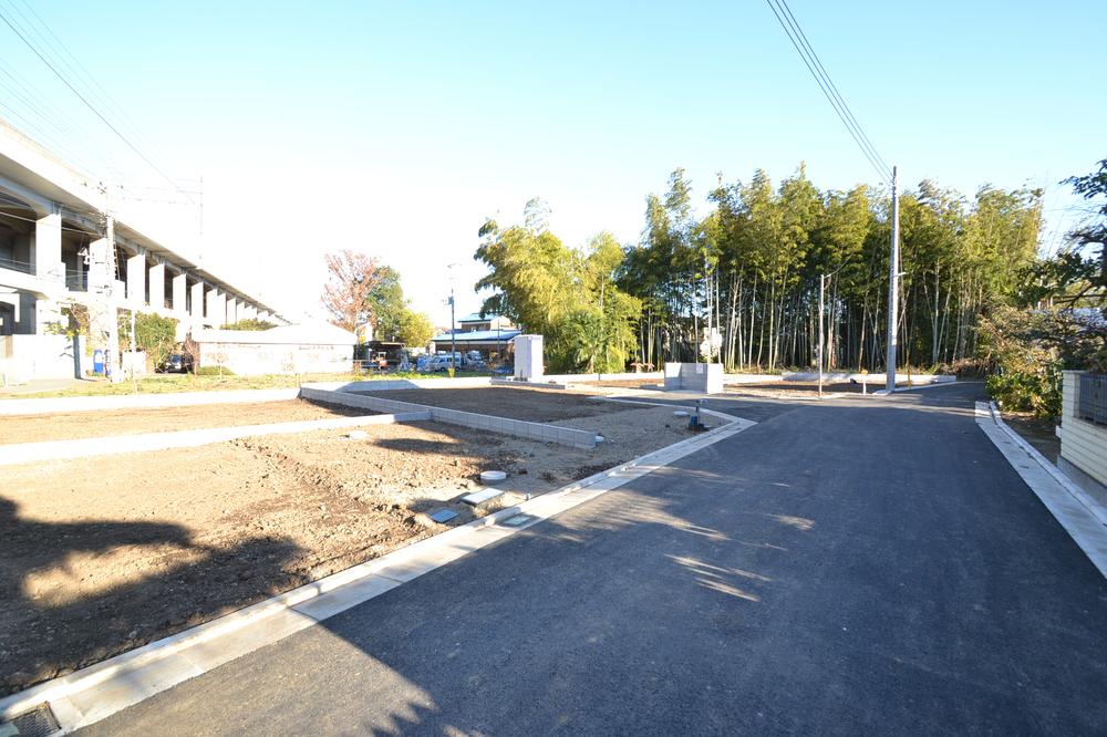 Local photos, including front road. Local (11 May 2013) Shooting