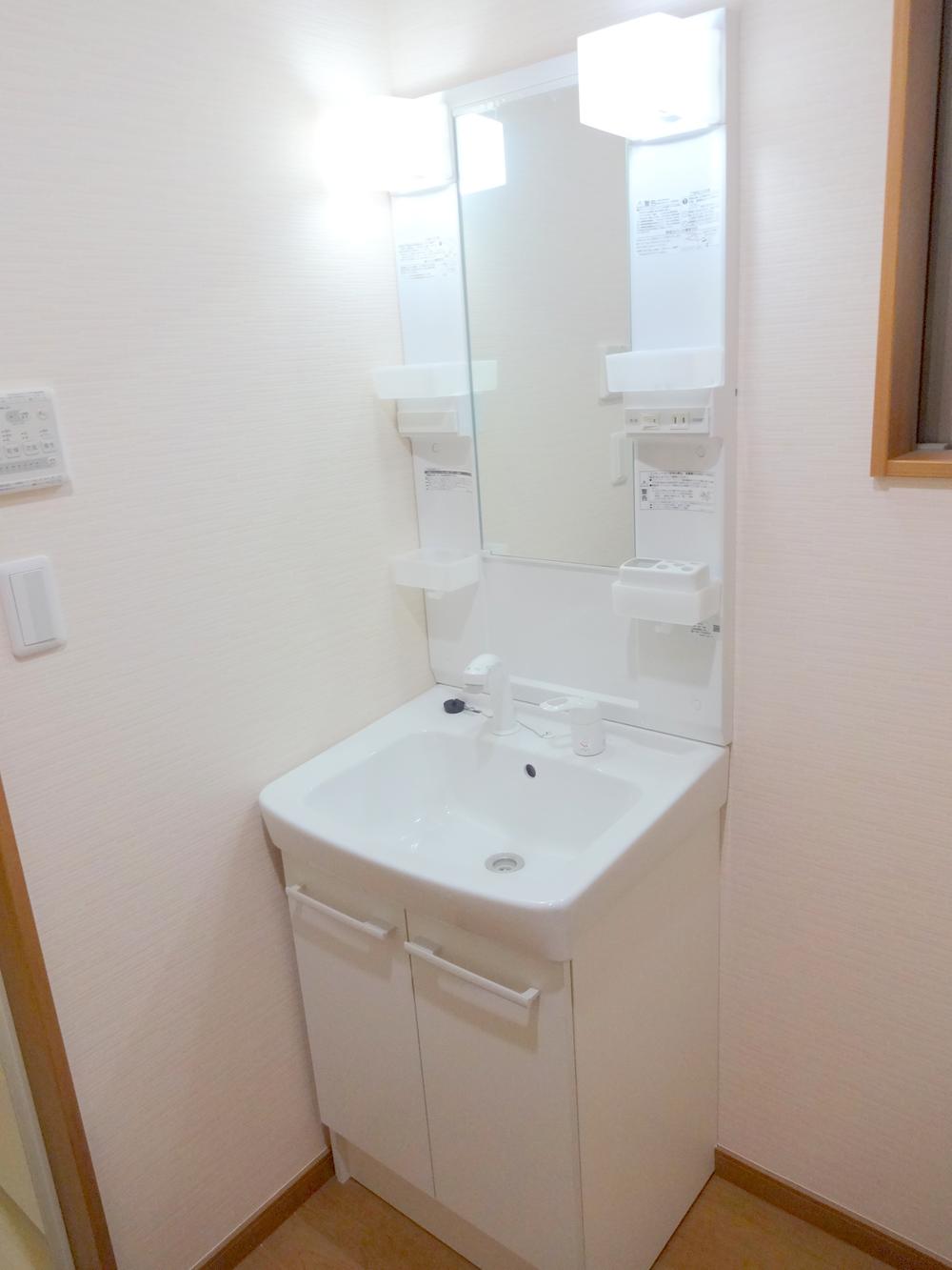 Wash basin, toilet. Indoor (11 May 2013) Shooting