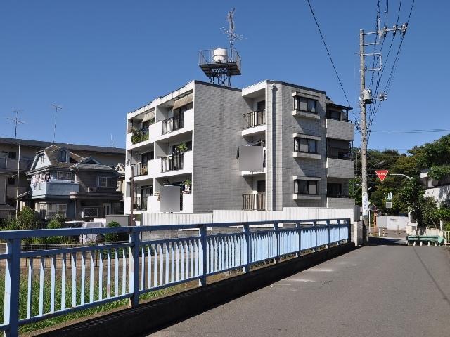 Local appearance photo. Second corporatism Faure contact road