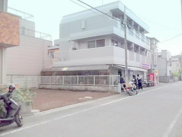 Local photos, including front road. Local (10 May 2013) Shooting