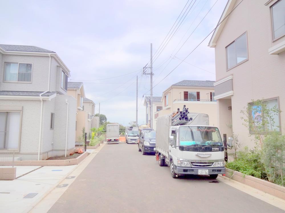 Local photos, including front road. Local (11 May 2013) Shooting