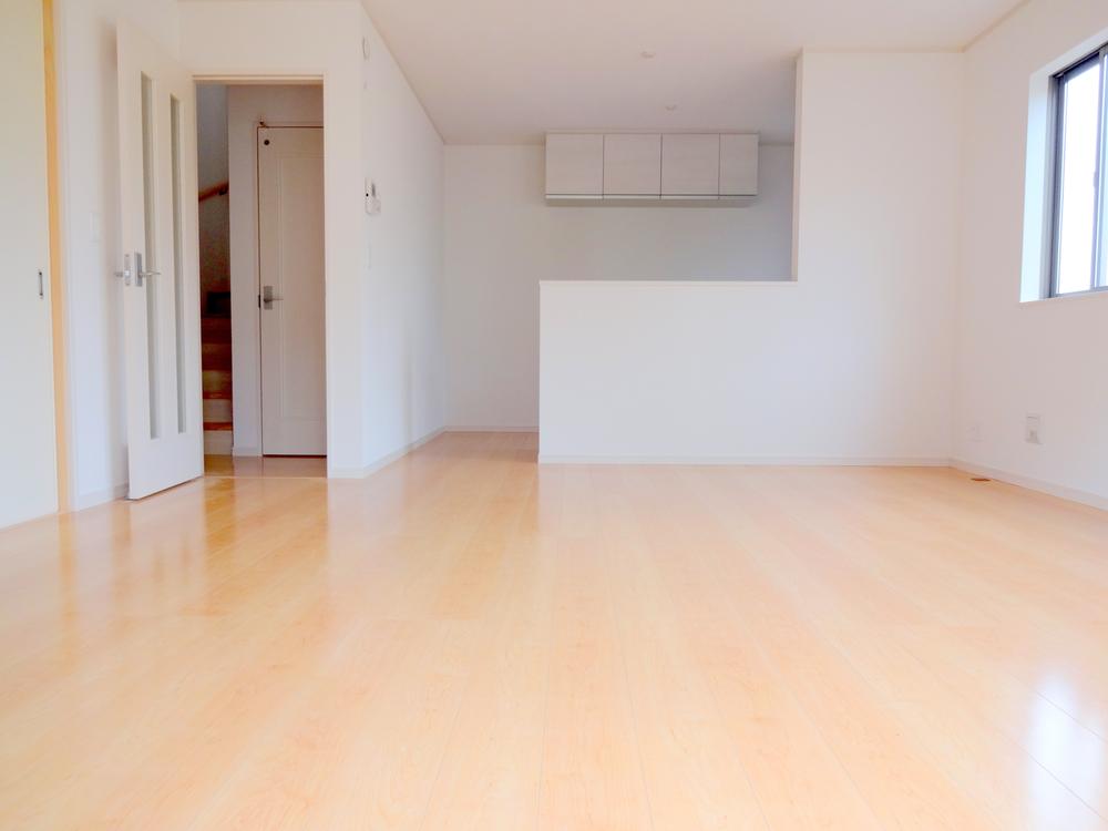 Living. Local (11 May 2013) Shooting