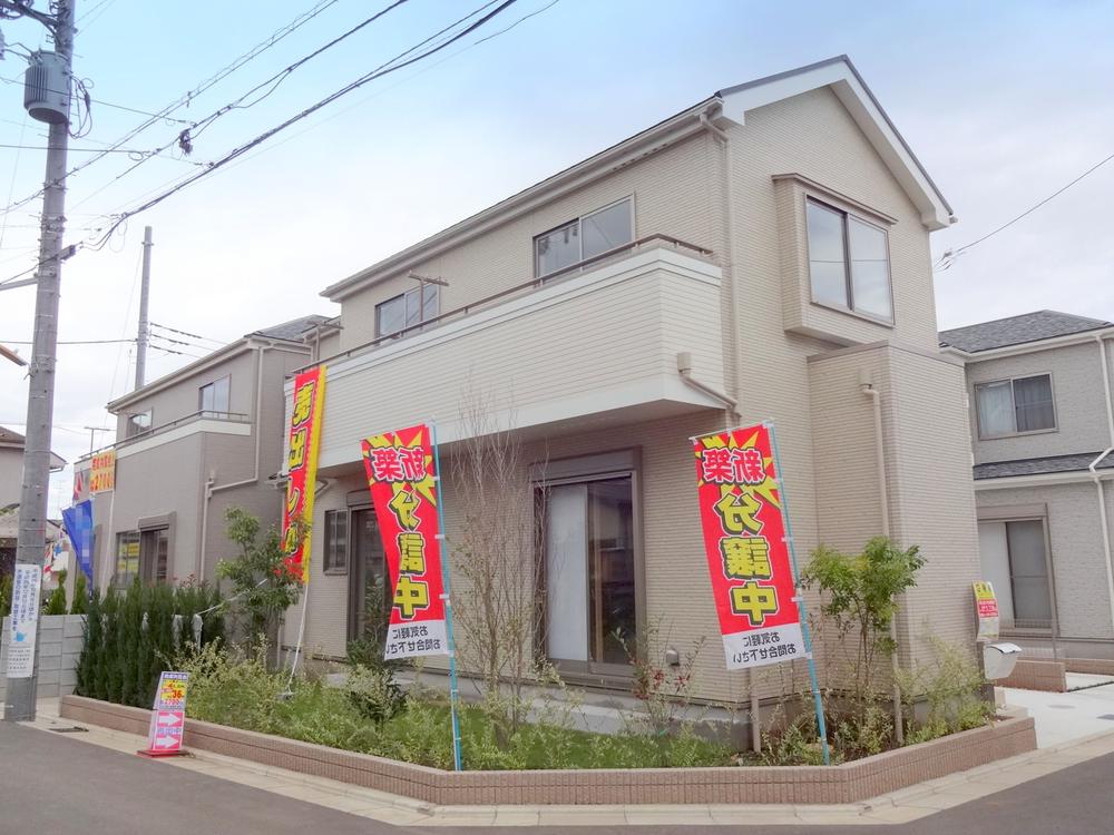 Local appearance photo. Local (11 May 2013) Shooting