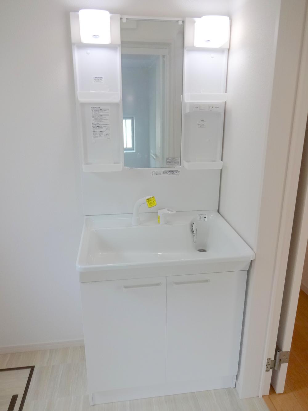 Wash basin, toilet. Indoor (11 May 2013) Shooting