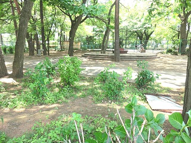 park. 560m to Central Park
