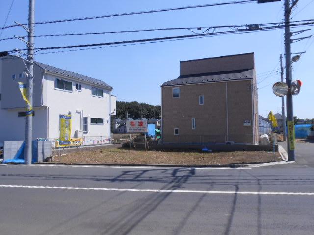 Local photos, including front road.  ☆ North Local (September 2013) Shooting