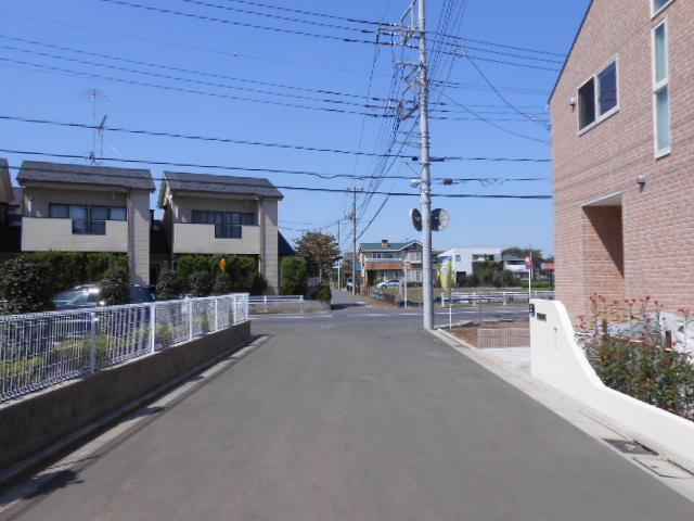 Local photos, including front road. Local (September 2013) Shooting