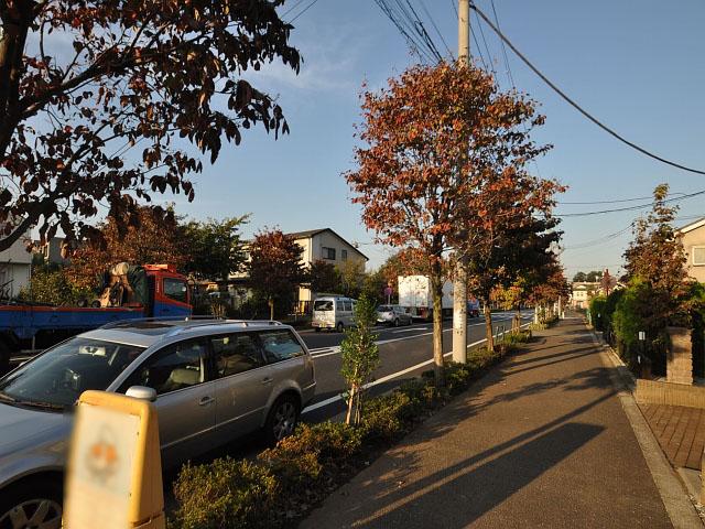 Local photos, including front road. Contact road situation