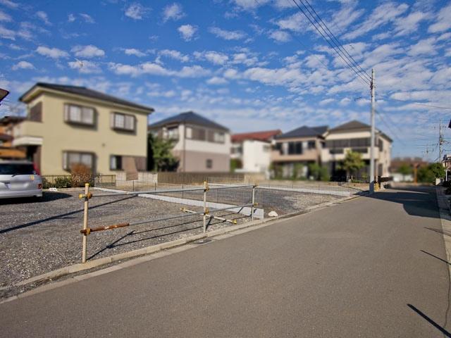 Local land photo. Site landscape and contact road situation Vacant lot