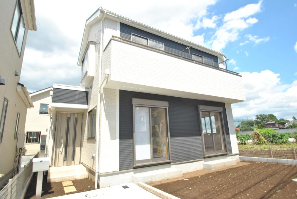 Local appearance photo. M Building