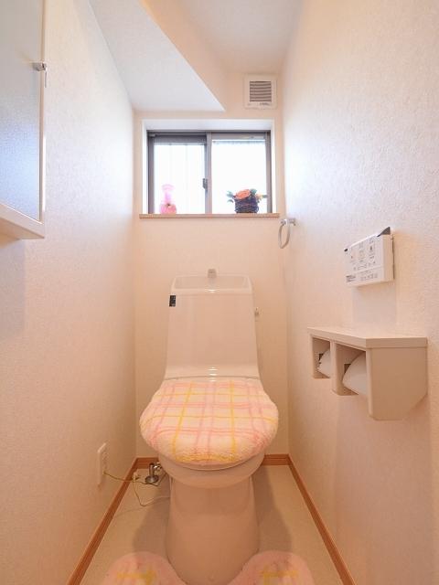 Toilet. Kiyose Nakazato 5-chome 7 Building toilet