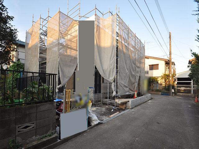 Local photos, including front road. Contact road situation