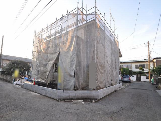 Local photos, including front road. Contact road situation