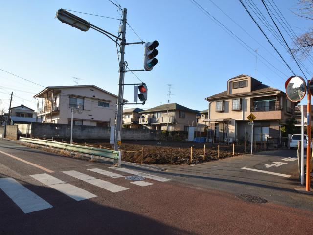 Local photos, including front road. Local (December 14, 2013) Shooting