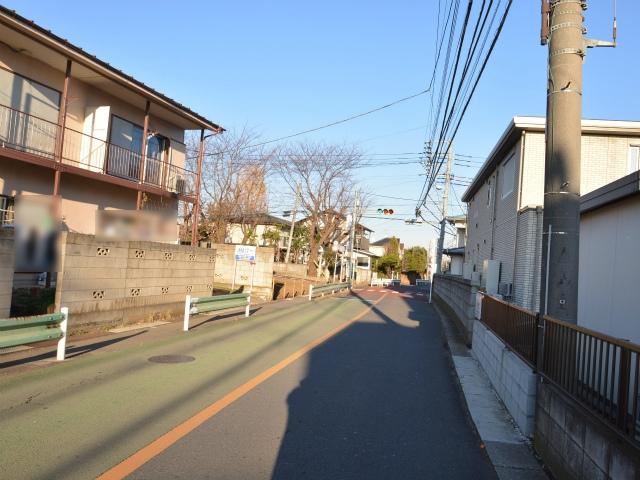 Local photos, including front road. Front road (December 14, 2013) Shooting