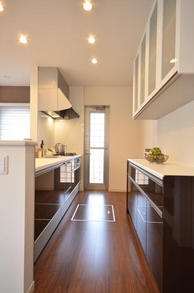 Same specifications photo (kitchen). Model house kitchen (10 May 2013) Shooting