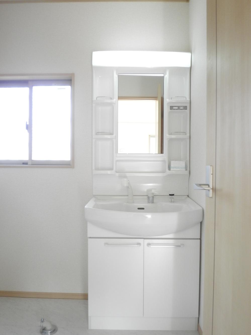 Wash basin, toilet. Wash basin (12 May 2013) Shooting