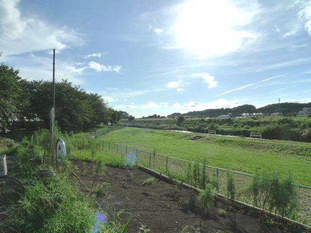 Streets around. You can enjoy the cherry blossoms in full bloom in the 350m spring to Yanasegawa dry riverbed