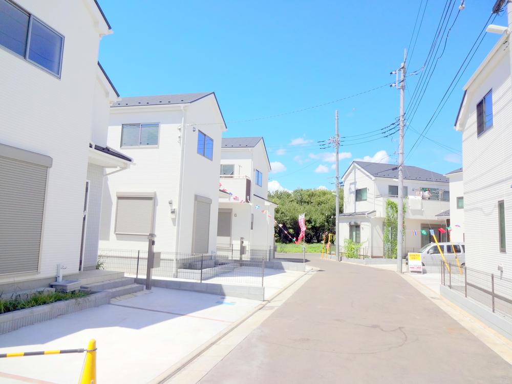 Local photos, including front road. Local (11 May 2013) Shooting