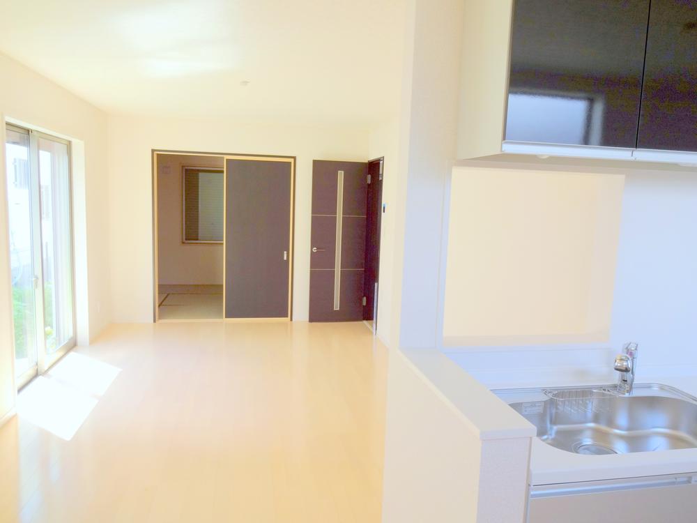 Living. Local (11 May 2013) Shooting